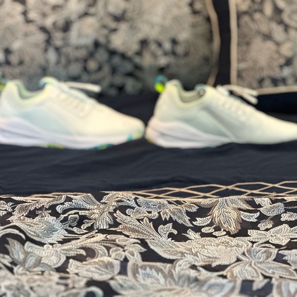 Clove Classic Shoes - Picture 3 of 5